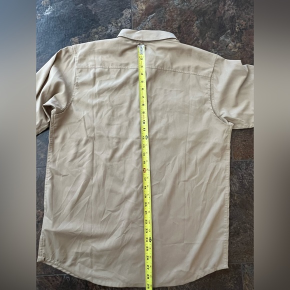 Men’s khaki Columbia long sleeve with Omni shade fishing shirt. Size medium - Picture 10 of 12